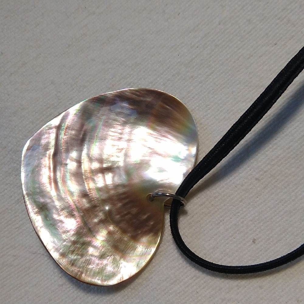 mother of pearl heart pendant necklace